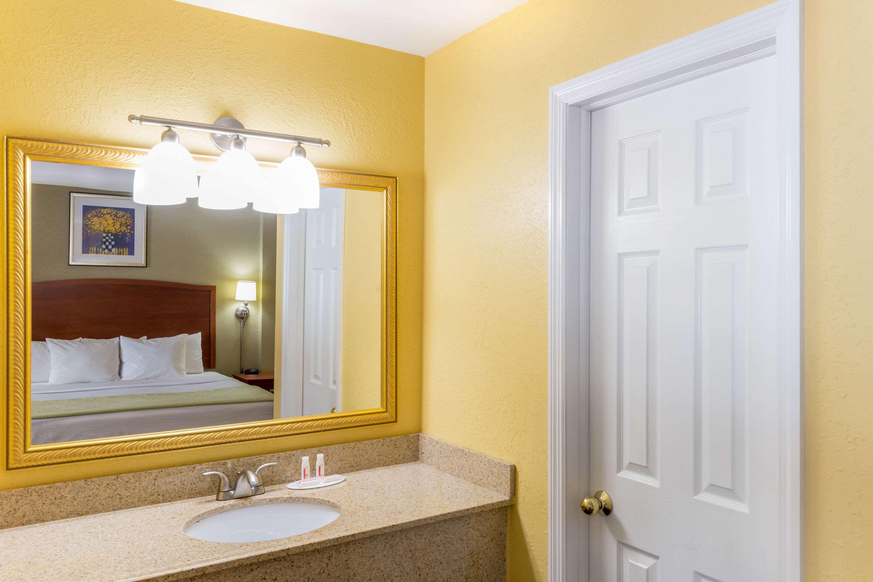 Quality Inn Poughkeepsie Buitenkant foto