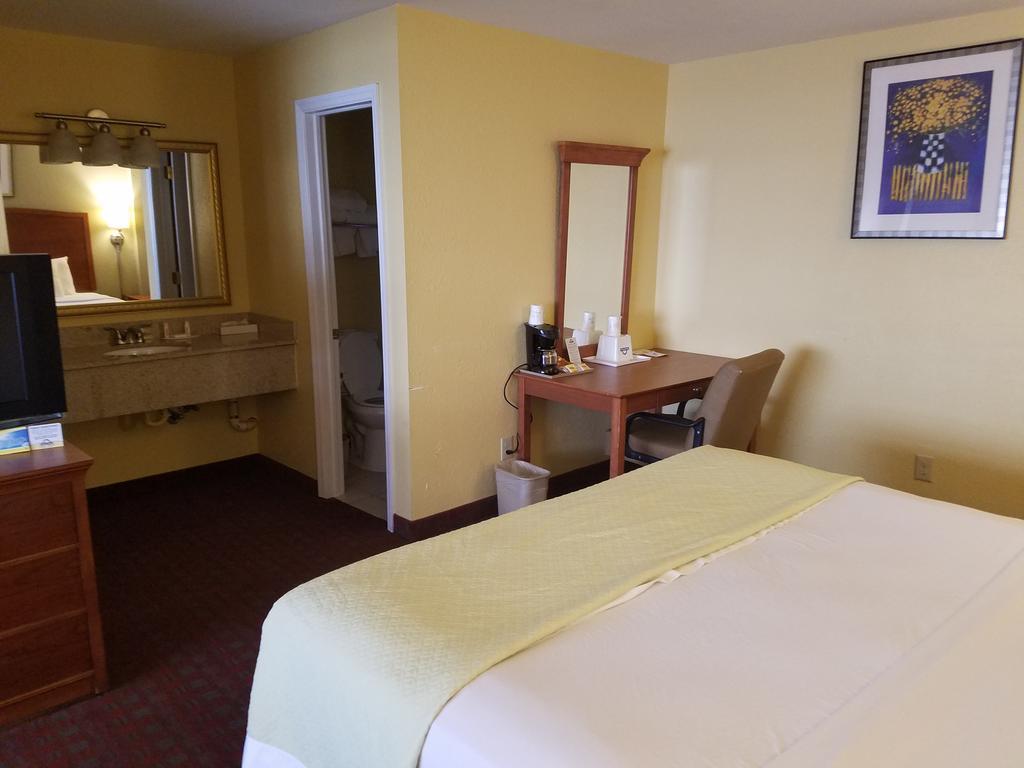 Quality Inn Poughkeepsie Buitenkant foto
