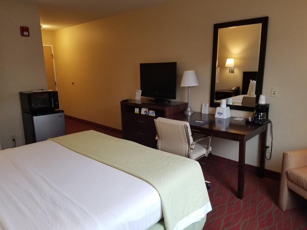 Quality Inn Poughkeepsie Buitenkant foto