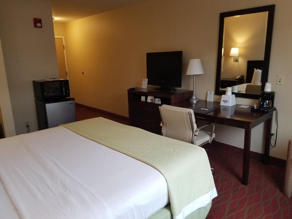 Quality Inn Poughkeepsie Buitenkant foto