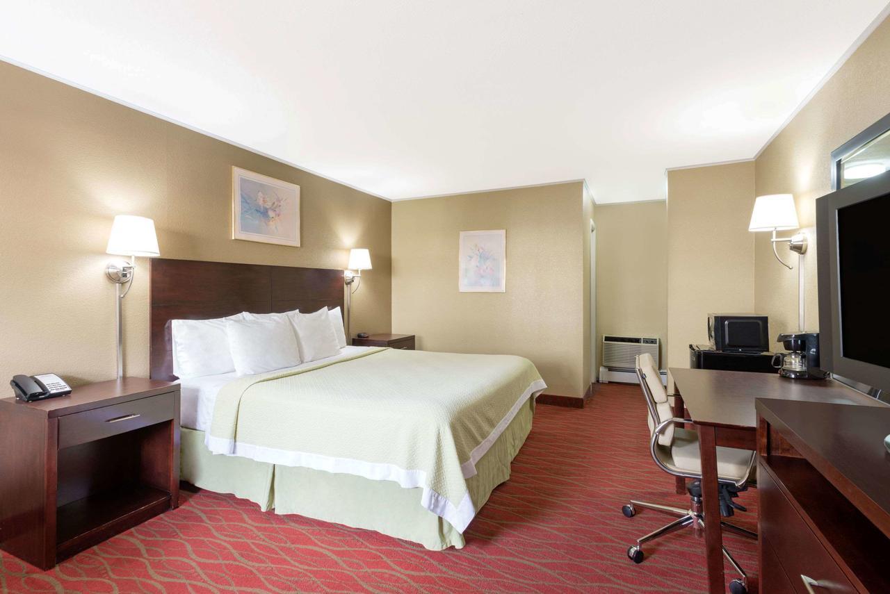 Quality Inn Poughkeepsie Buitenkant foto